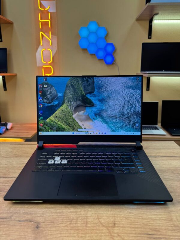 ASUS ROG Strix / Ryzen 9 5900HX / RX 6800M / 16GB / SSD 1024GB / 300Hz