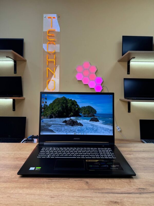 AORUS 7 / i7-9750H / GTX 1650 / 16GB / SSD 256GB / 144Hz