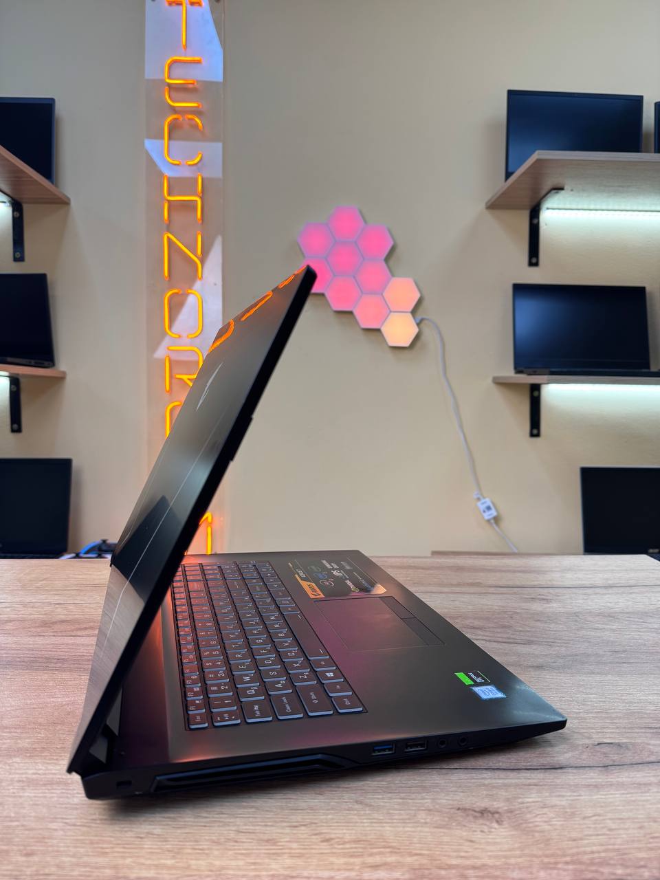 AORUS 7 / i7-9750H / GTX 1650 / 16GB / SSD 256GB / 144Hz — фото 3