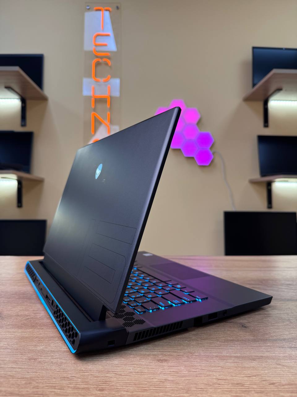 Alienware / i7-10870H / RTX 3080 / 32GB / SSD 1000GB / 300Hz — фото 3