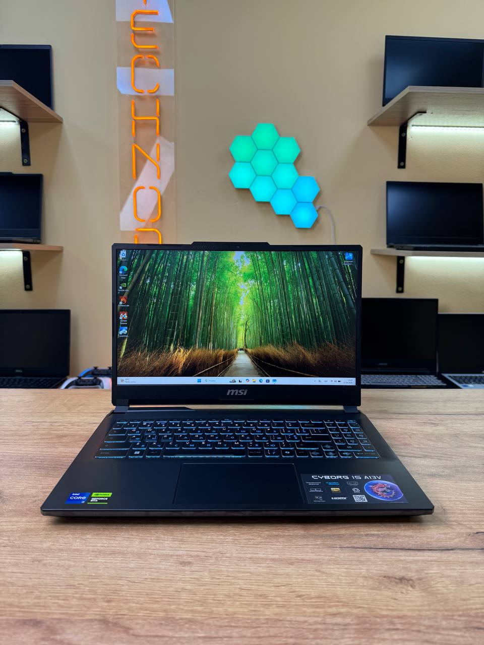 MSI Cyborg 15 A13V з RTX 4060 / i7-13620H / RTX 4060 / 16GB / SSD 512GB / 144Hz