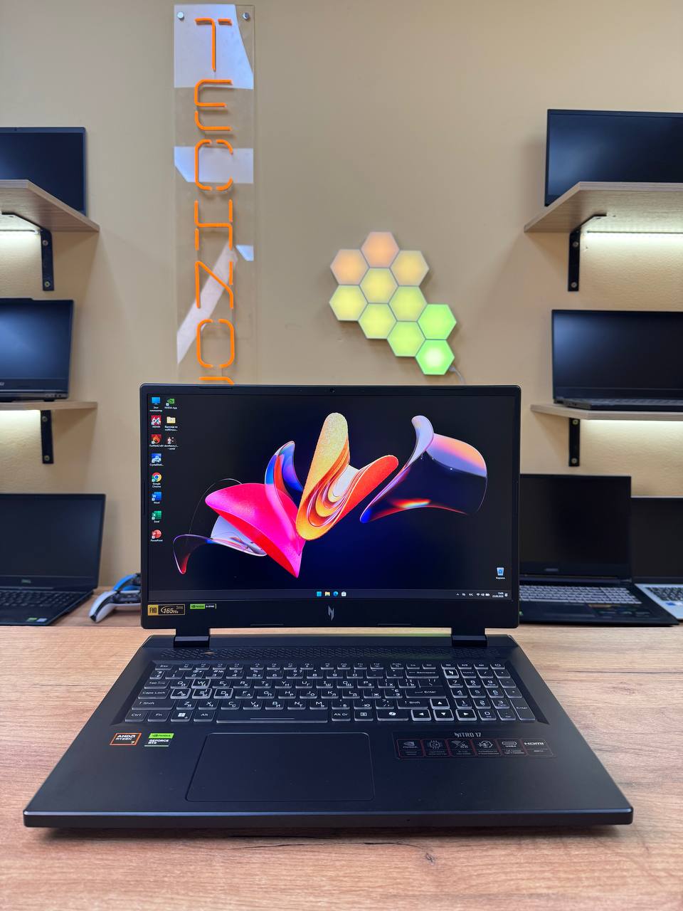 Acer Nitro 17” / Ryzen 7 8845HS / RTX 4060 / 16GB / SSD 512GB / 165Hz