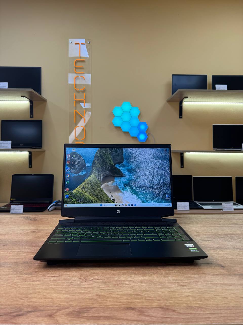 HP Pavilion 15 / Ryzen 5 5600H / RTX 3050 / 16GB / 1TB / 144Hz
