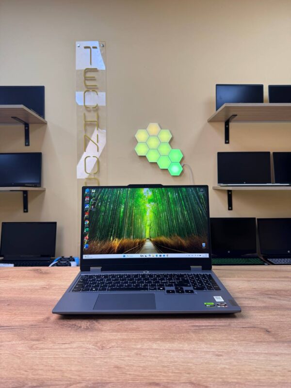 Lenovo LOQ 15 / Ryzen 5 7235HS / RTX 3050 / 12GB / SSD 512GB / 144Hz