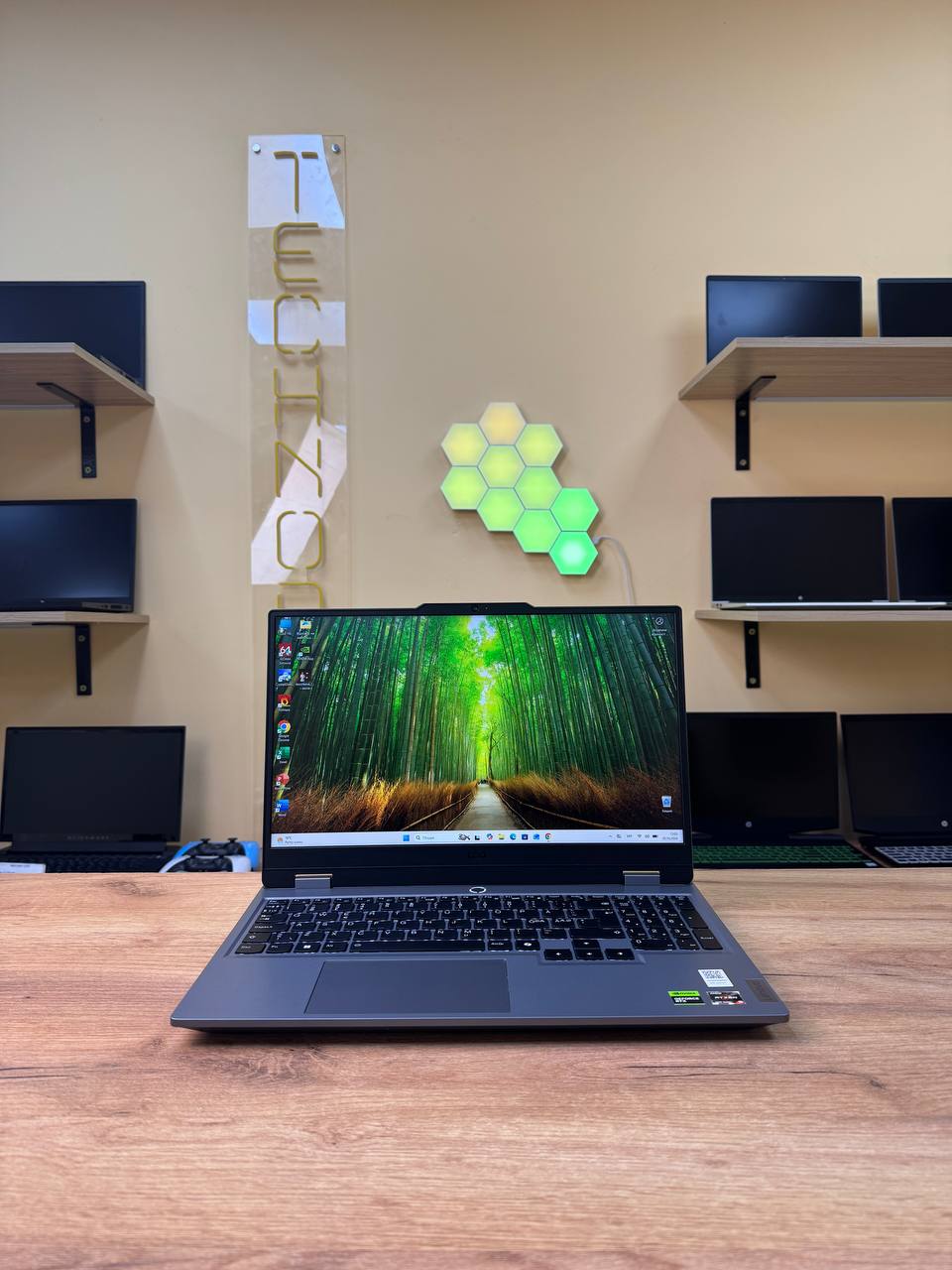 Lenovo LOQ 15 / Ryzen 5 7235HS / RTX 3050 / 12GB / SSD 512GB / 144Hz