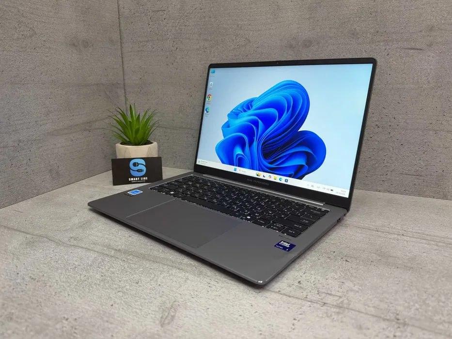 Asus Expertbook p5 p5405csa / Core Ultra 7 258V / 32GB / SSD 512GB / 144Hz