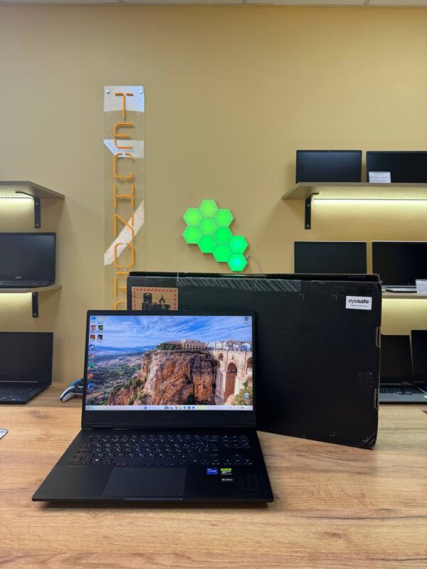 HP OMEN Gaming 16 / i7-13700HX / RTX 4060 / 16GB / SSD 512GB / 240Hz