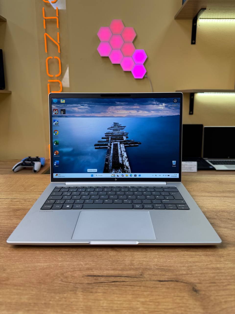 HP EliteBook 8 G1a 14 AI / 16GB / SSD 256GB / 60Hz