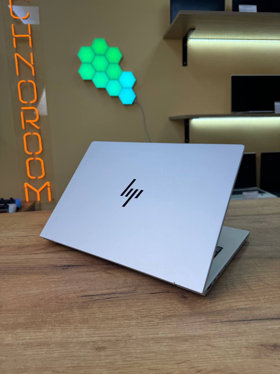 HP EliteBook 8 G1a 14 AI / 16GB / SSD 256GB / 60Hz — фото 3