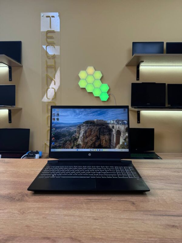 HP Pavilion 15 / Ryzen 5 3550H / GTX 1650 / 32GB / SSD 512GB / 60Hz