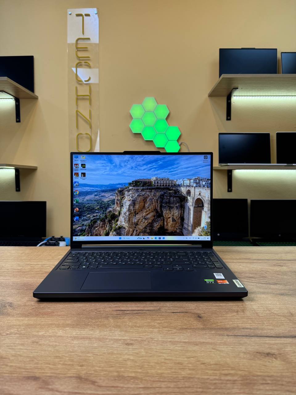 Lenovo Legion Slim 5 / Ryzen 5 7640HS / RTX 4060 / 16GB / SSD 512GB / 144Hz