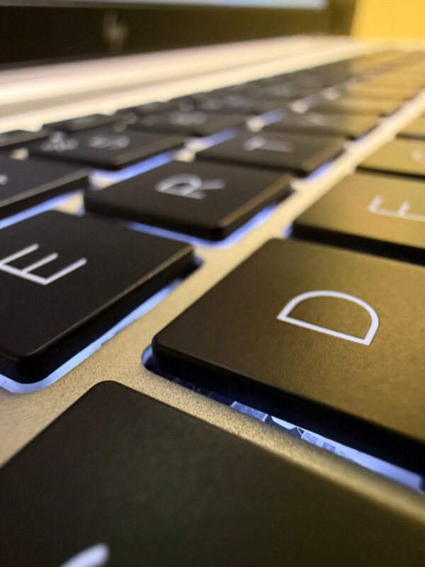 HP ELITEBOOK 850 G8 / Intel Iris Xe / 16GB / SSD 256GB — фото 2