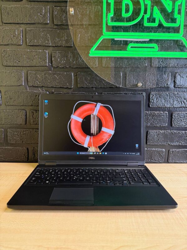DELL LATITUDE 5590 / i5-8250U / Intel UHD / 8GB / SSD 256GB