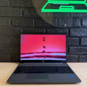 HP 250 G8 / Intel Iris Xe / 16GB / SSD 256GB
