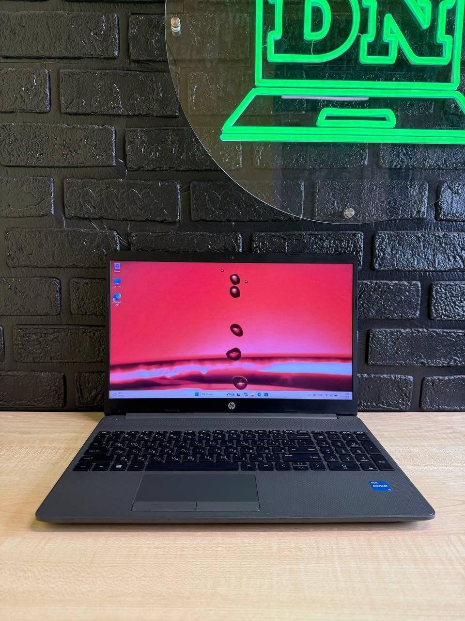 HP 250 G8 / Intel Iris Xe / 16GB / SSD 256GB